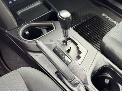 Used 2016 Toyota RAV4 LE image 17