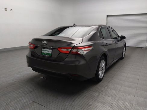 Used 2020 Toyota Camry LE image 9
