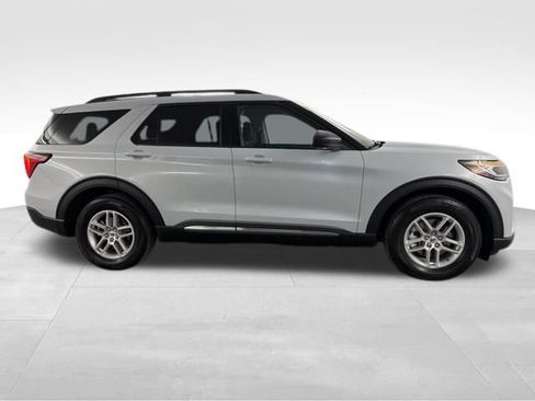 Used 2025 Ford Explorer Active image 10