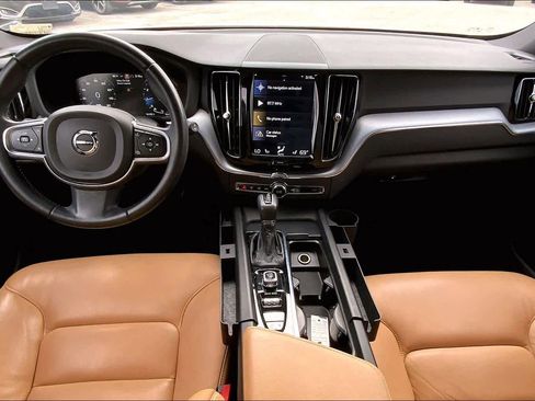 Used 2020 Volvo XC60 T5 Momentum image 16