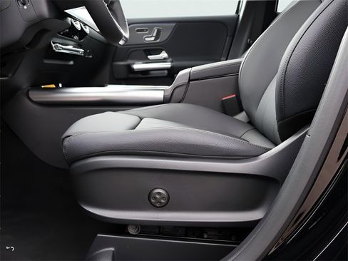 Used 2025 Mercedes-Benz GLA 250 4MATIC image 36