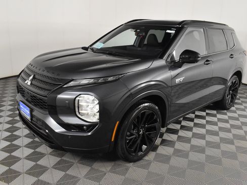 Used 2025 Mitsubishi Outlander SEL Black Edition image 10