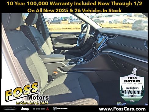 New 2025 Jeep Grand Cherokee L Laredo image 11