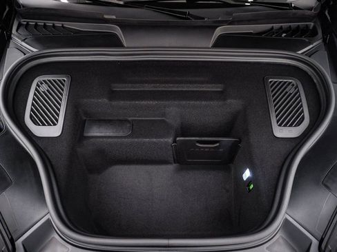 Certified 2025 Porsche Macan 4S Electric AWD/4WD image 30