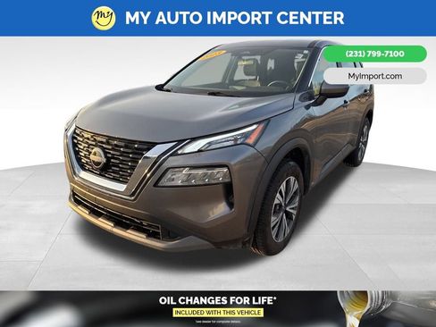 Used 2023 Nissan Rogue SV image 3