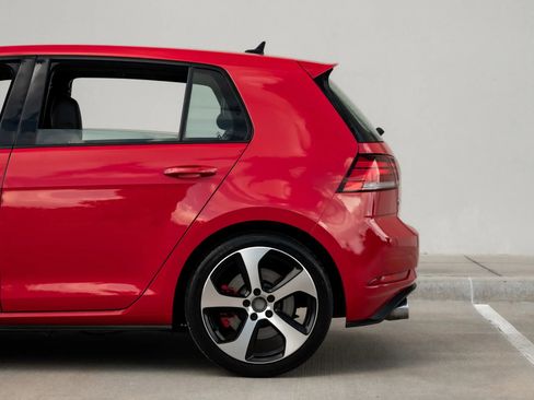 Used 2018 Volkswagen GTI SE image 14