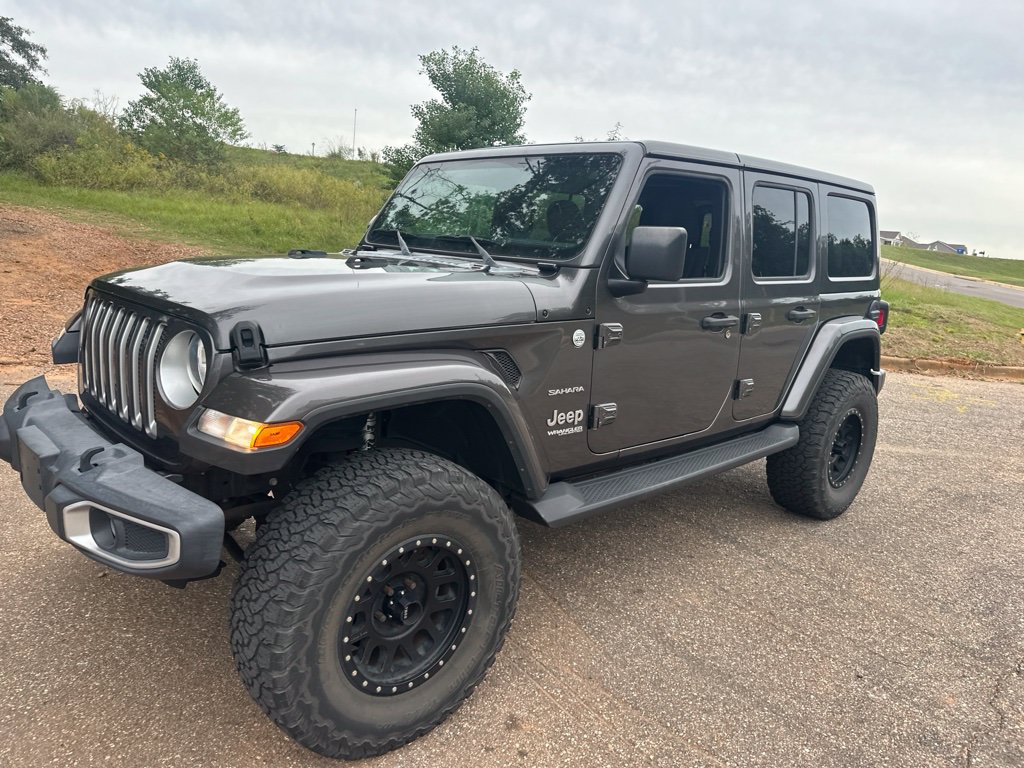 Used 2018 Jeep Wrangler Unlimited Sahara AWD/4WD image 3