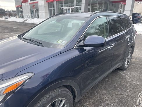 Used 2018 Hyundai Santa Fe SE image 1