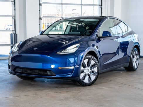 Used 2023 Tesla Model Y Long Range image 2