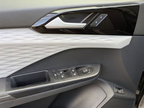 Used 2024 Volkswagen Taos S image 16