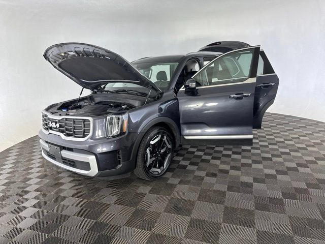 Certified 2025 Kia Telluride S FWD image 12