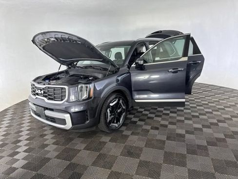 Certified 2025 Kia Telluride S FWD image 12