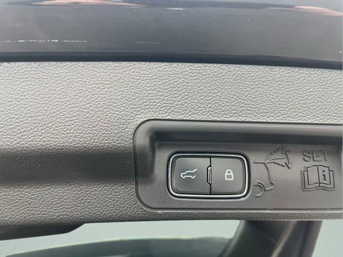 Used 2020 Ford Explorer Limited image 23