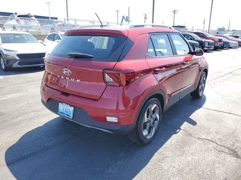 Certified 2023 Hyundai Venue Limited FWD image 4
