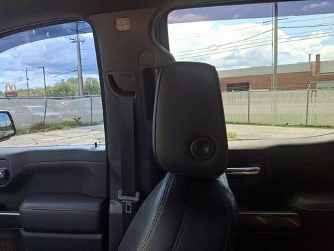 Used 2020 GMC Sierra 1500 AT4 w/ Off-Road Performance Package image 17