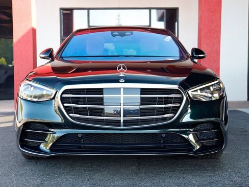 Used 2023 Mercedes-Benz S 580 4MATIC Sedan image 3