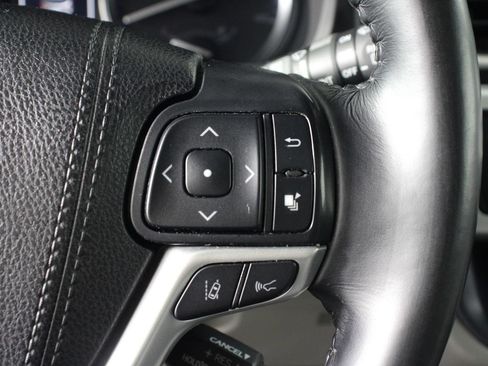 Used 2019 Toyota Highlander XLE AWD/4WD image 11