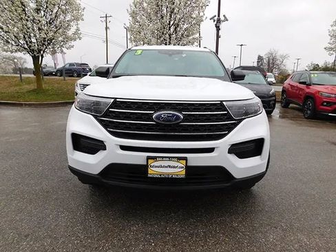 Used 2023 Ford Explorer XLT AWD/4WD image 3