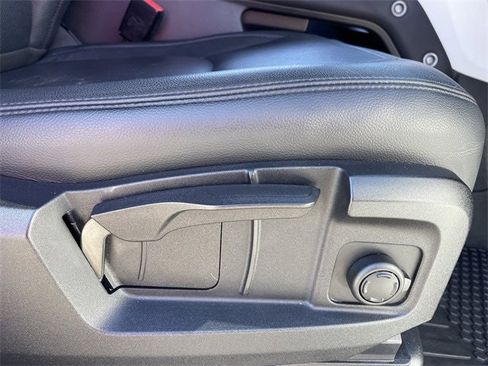 Used 2023 Land Rover Defender 110 S image 28