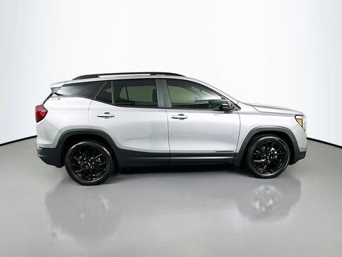 Used 2024 GMC Terrain SLE w/ Driver Convenience Package FWD image 4