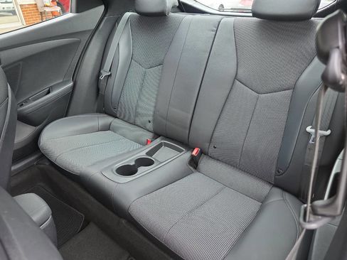 Used 2013 Hyundai Veloster w/ Style Pkg image 10
