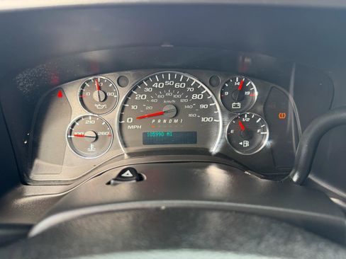 Used 2018 Chevrolet Express 2500 Extended w/ Driver Convenience Package image 17