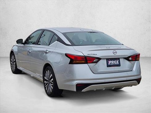Used 2025 Nissan Altima 2.5 SV FWD image 8
