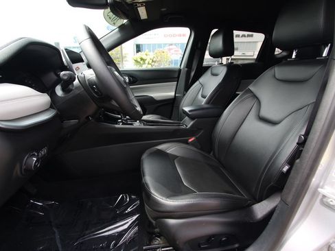 Used 2025 Jeep Compass Limited AWD/4WD image 6