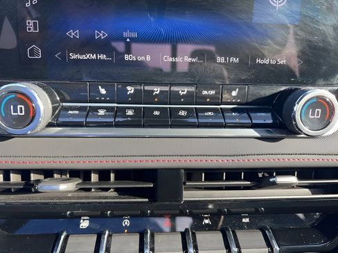 Used 2024 Chevrolet Colorado Z71 w/ Z71 Convenience Package 2 image 14