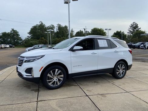 Used 2023 Chevrolet Equinox Premier AWD/4WD image 6