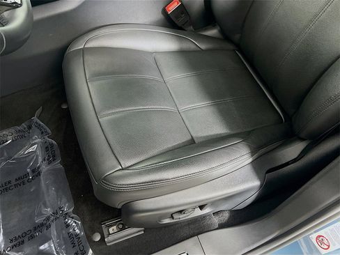 Certified 2025 Land Rover Range Rover Evoque Dynamic SE image 20