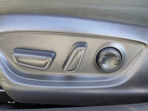 Used 2020 Toyota Camry LE image 19