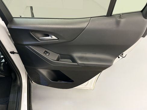 Used 2025 Chevrolet Equinox LT w/ Convenience Package II image 32