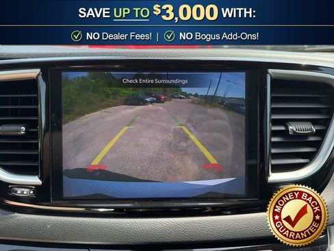 Used 2023 Chrysler Pacifica Touring-L image 28