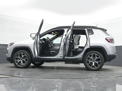 Used 2025 Jeep Compass Limited AWD/4WD image 73