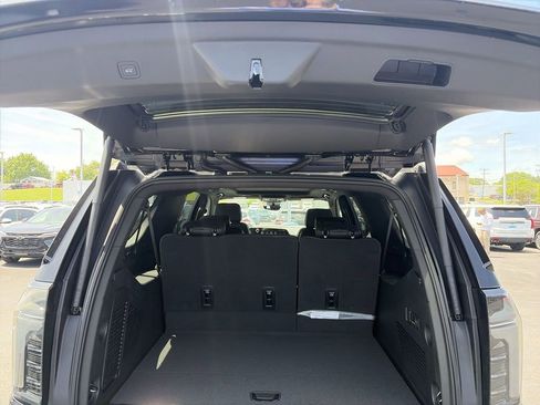 New 2026 Chevrolet Suburban High Country AWD/4WD image 31
