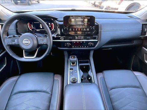 Used 2024 Nissan Pathfinder Platinum w/ Cargo Package image 13