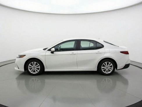 Used 2025 Toyota Camry image 5