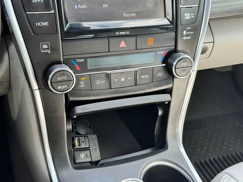 Used 2016 Toyota Camry XLE w/ Moonroof Package image 24