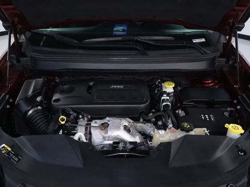 Used 2019 Jeep Cherokee Limited w/ Luxury Group image 36