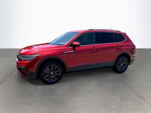 Used 2023 Volkswagen Tiguan SE w/ Panoramic Sunroof Package FWD image 8