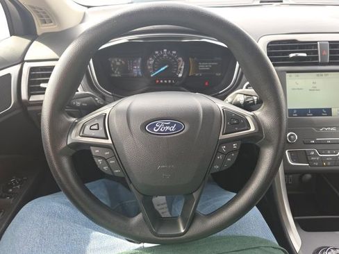 Used 2020 Ford Fusion SE FWD image 34