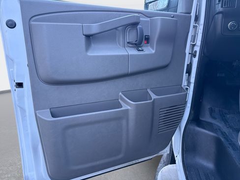 Used 2022 Chevrolet Express 2500 w/ Driver Convenience Package image 9