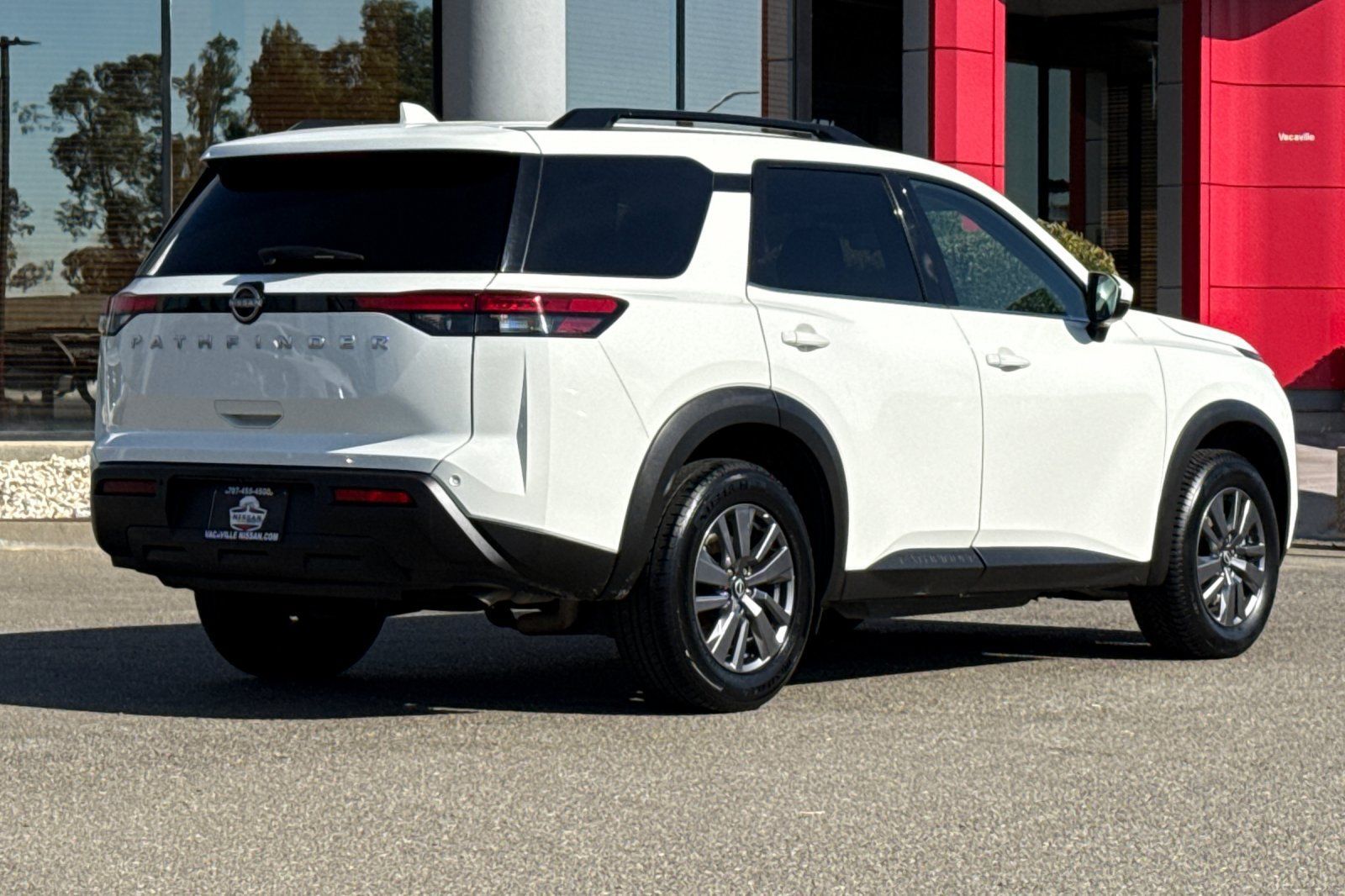 Certified 2025 Nissan Pathfinder SV FWD image 5
