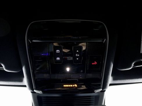 Used 2025 Land Rover Range Rover SE image 28