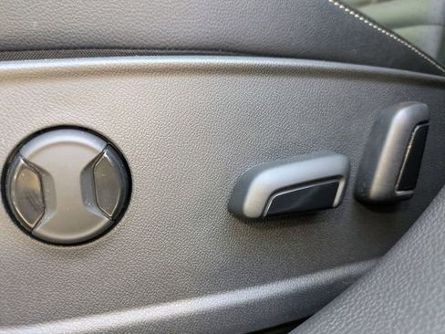 Certified 2024 Volkswagen Jetta SE w/ Panoramic Sunroof Package FWD image 19