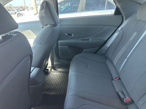 Used 2021 Hyundai Elantra Blue image 26