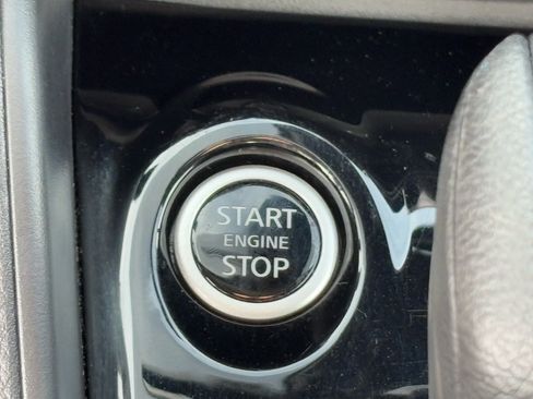 Certified 2025 Nissan Versa SV image 25