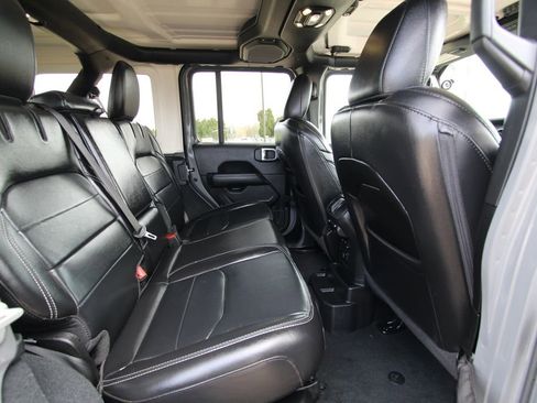 Used 2023 Jeep Wrangler Unlimited Sahara image 9