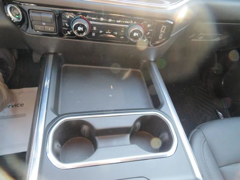 Used 2024 Chevrolet Silverado 2500 LTZ w/ LTZ Convenience Package image 8